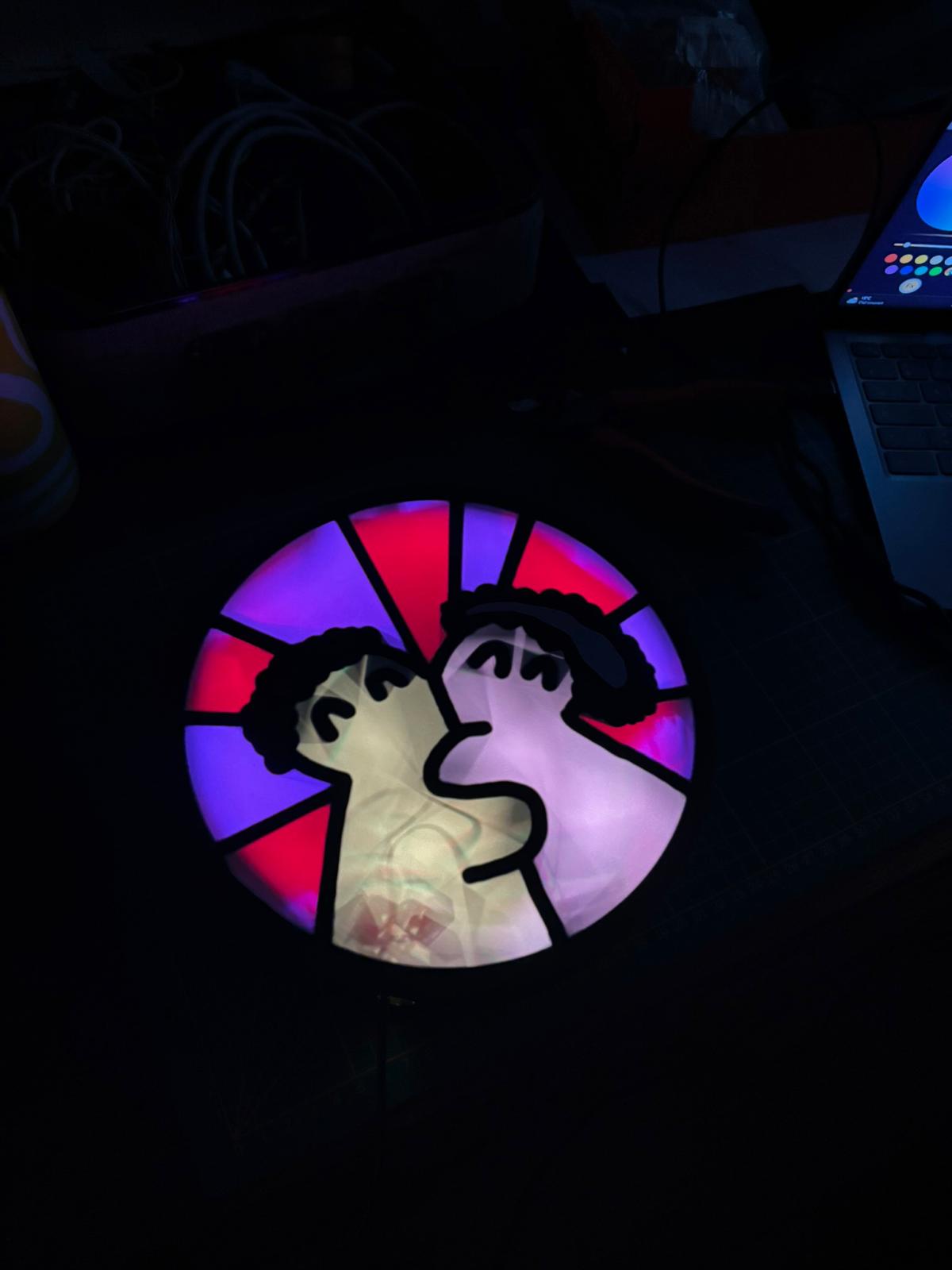 Veilleuse vitrail LED multicolore avec deux visages