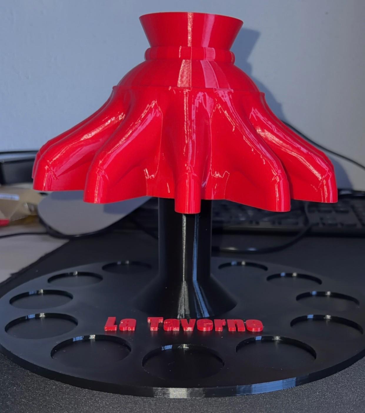 Objet rouge et noir imprimé en 3D, personnalisé La Taverne